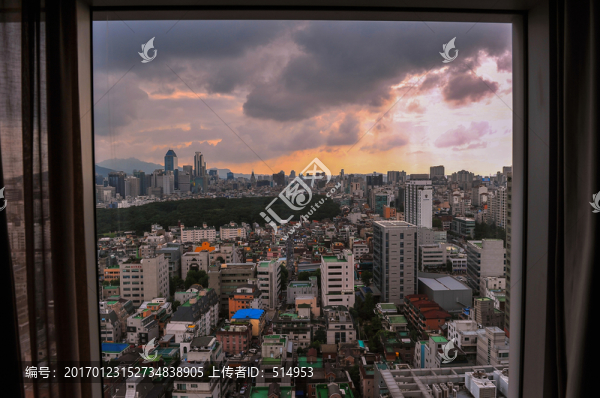 窗外的城市