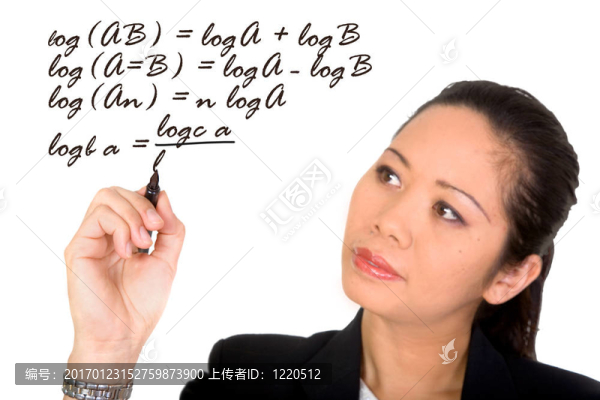 解數(shù)學公式的亞洲女孩