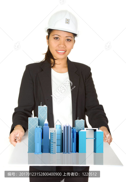 展示她的項(xiàng)目的女建筑師