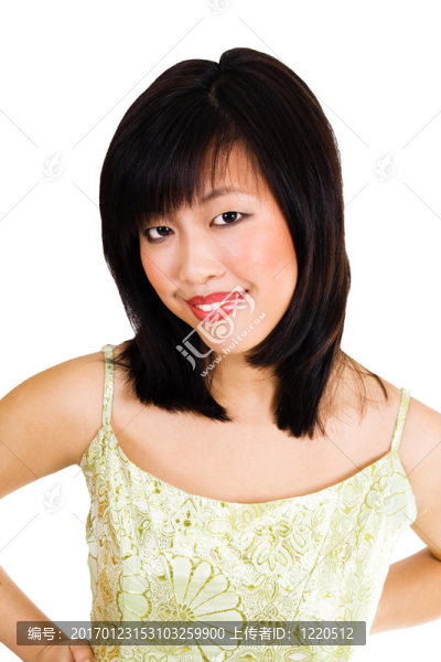 可愛亞洲女性穿著金色晚禮服