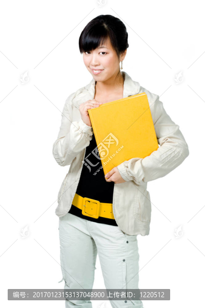 帶黃色書和帶的亞洲女人