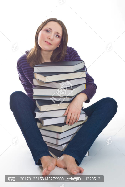 帶著書的女人