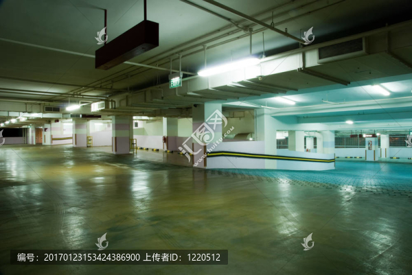 停車場(chǎng)內(nèi)部