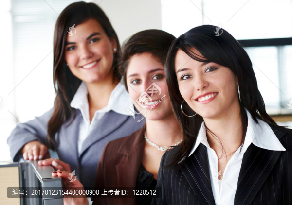 商業(yè)女性領(lǐng)導(dǎo)一個(gè)團(tuán)隊(duì)