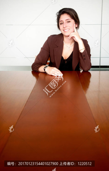 辦公室里的商業(yè)女性畫(huà)像