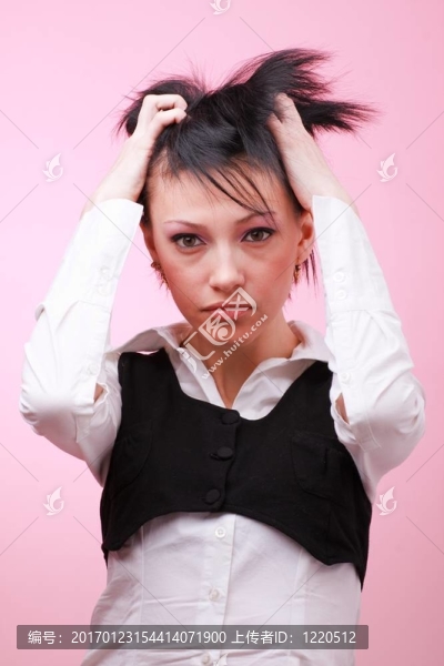 危機(jī)。強(qiáng)調(diào)年輕女性。