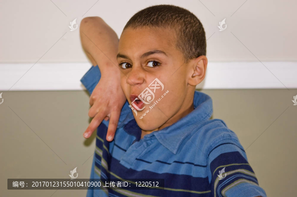 與Kung,Fu,Move的男孩
