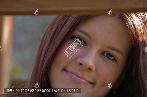 漂亮鄉(xiāng)下女孩的鄉(xiāng)下籬笆