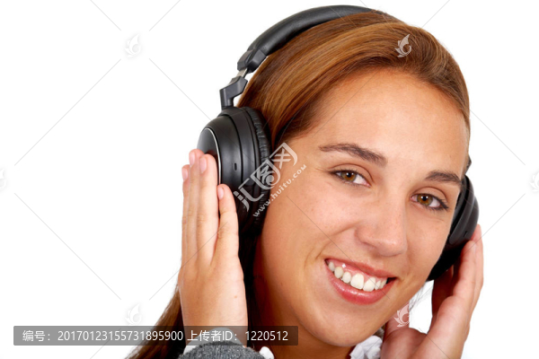 女孩聽(tīng)音樂(lè)