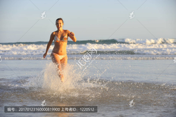 享受海灘