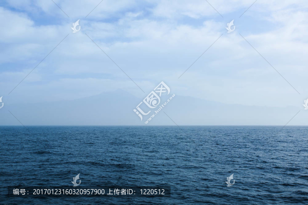 遠(yuǎn)處的山