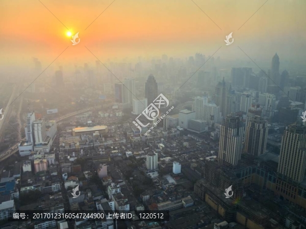 在一個大城市Sunsrise。