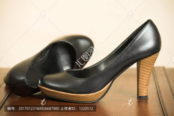 Black,Highheel的鞋子