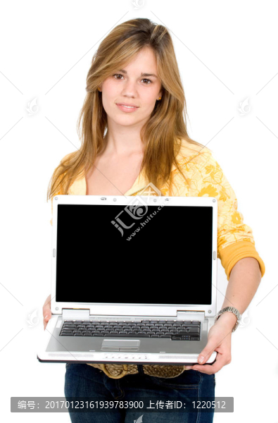 漂亮的女孩與筆記本電腦