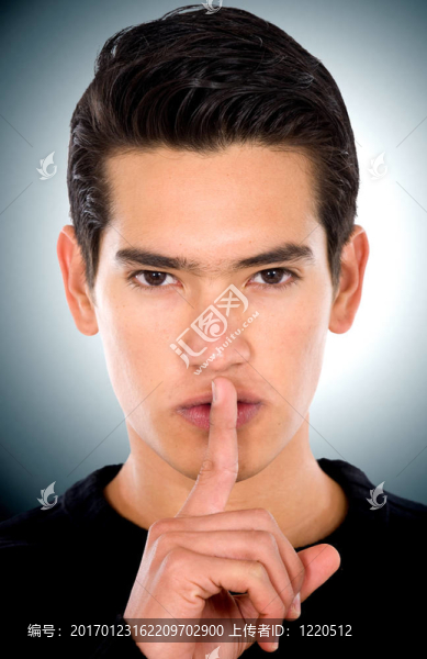 時(shí)尚男-沉默