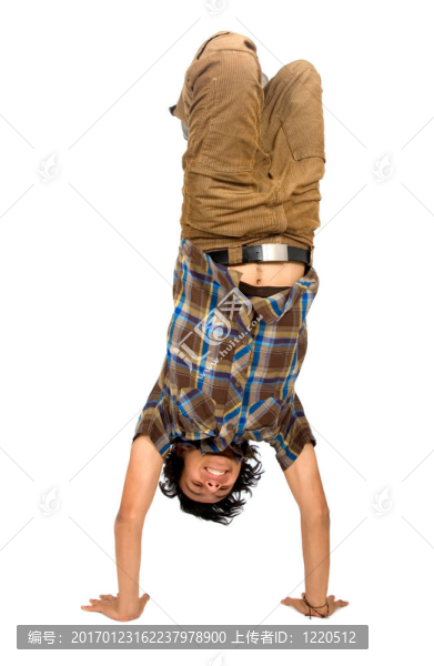 隨便的人做了一個倒立