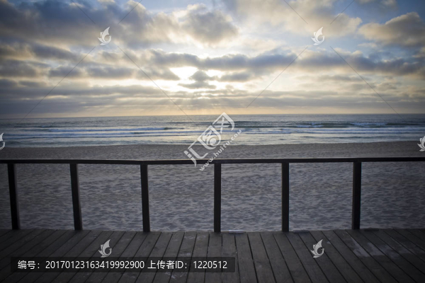 陽臺(tái)的夕陽