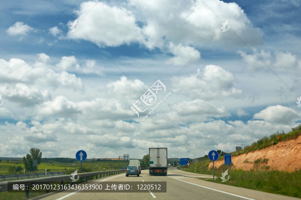 公路上的卡車
