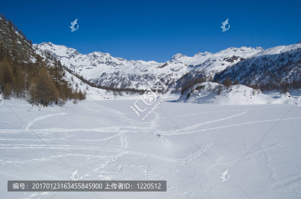 冰雪冬季阿爾卑斯湖