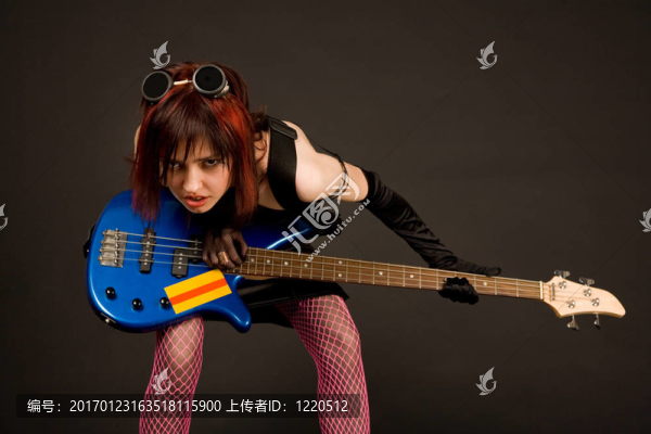 搖滾女孩與低音吉他