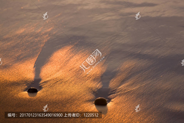 岸上溫暖的陽光