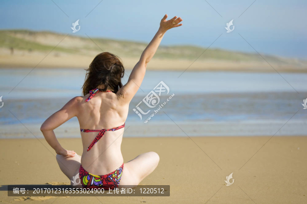 海灘上的女人
