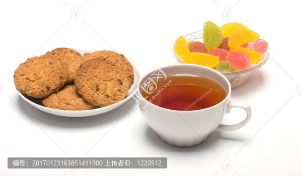 茶；餅干和水果糖。