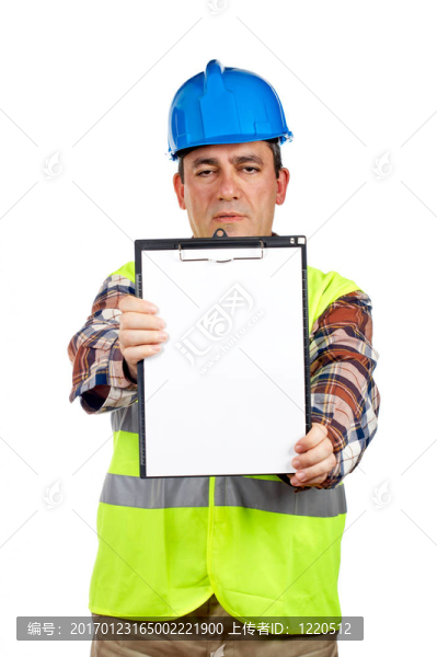 建筑工人展示空白筆記本