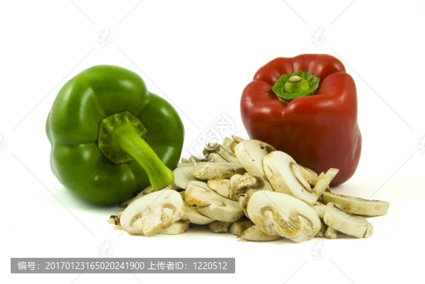 兩個(gè)青椒切片，香菇蘑菇