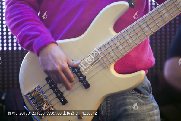 低音吉他