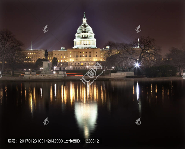 美國國會(huì)夜間反思華盛頓特區(qū)