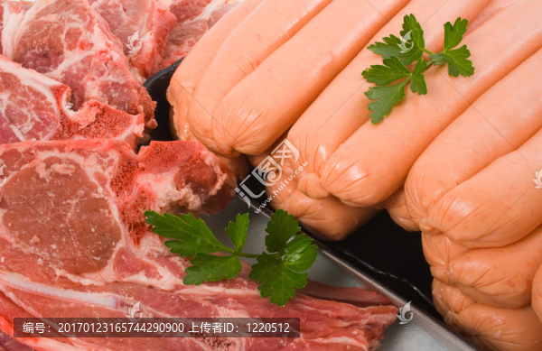 烤羊肉和牛肉香腸