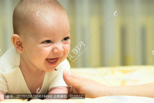 寶寶笑
