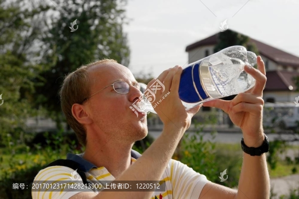 substr（飲用；0；200）