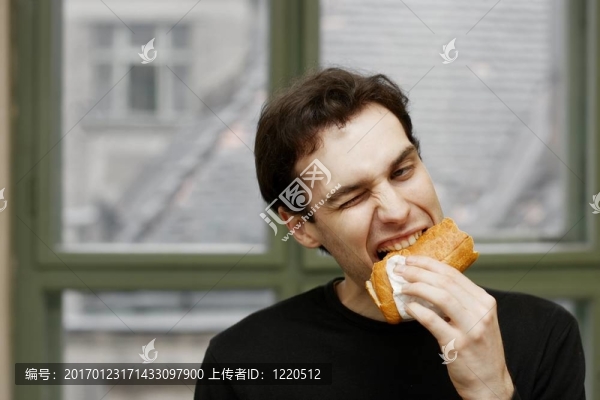 substr（吃；0；200）