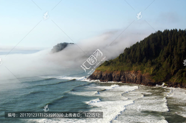霧的海岸線