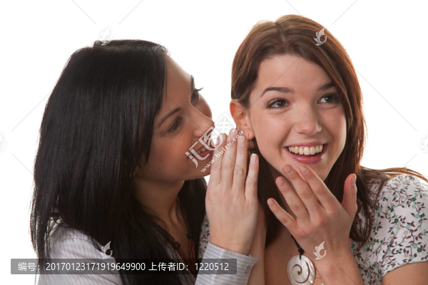 兩個(gè)年輕的女人在一起