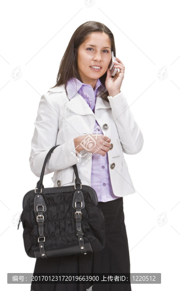 隨便打扮的女人在電話里說話