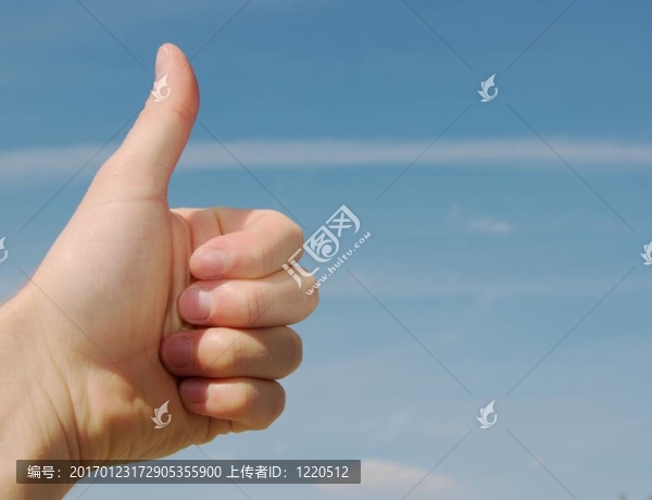 豎起大拇指