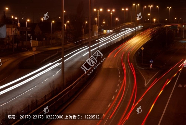 夜晚的公路