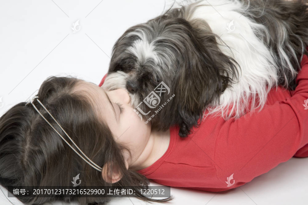 小女孩和她的狗