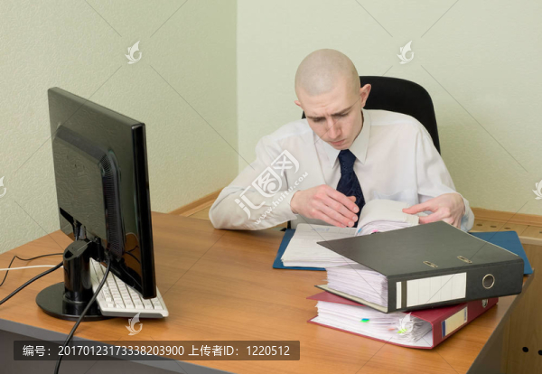 在辦公室工作的會計