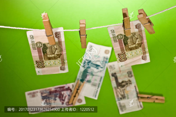 盧布下跌；財務(wù)問題