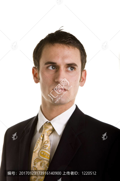 年輕人在漂亮的西裝尋找離開