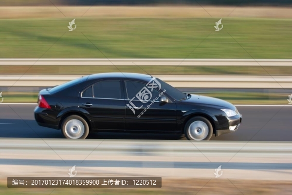 小型車
