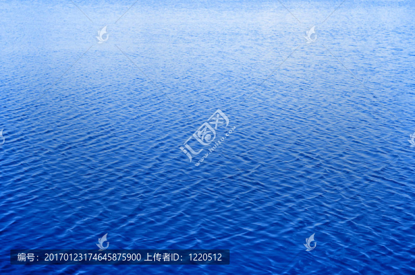 水為背景