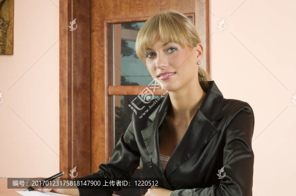 金發(fā)接待員