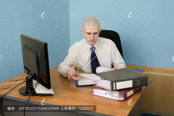 在辦公室工作的會計