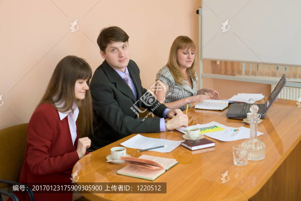 商業(yè)會(huì)議上的一群人-匯圖網(wǎng) www.fosd68.com 商業(yè)會(huì)議上的一群人