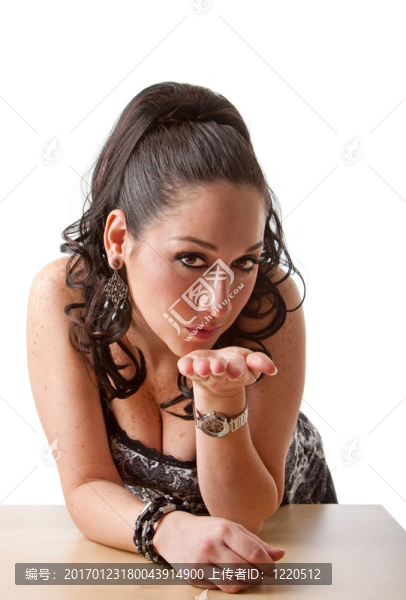 性感的女人吹的吻